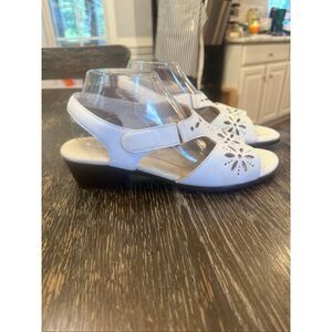 SAS White Low Heel Sandals sz 10 style C5930580
